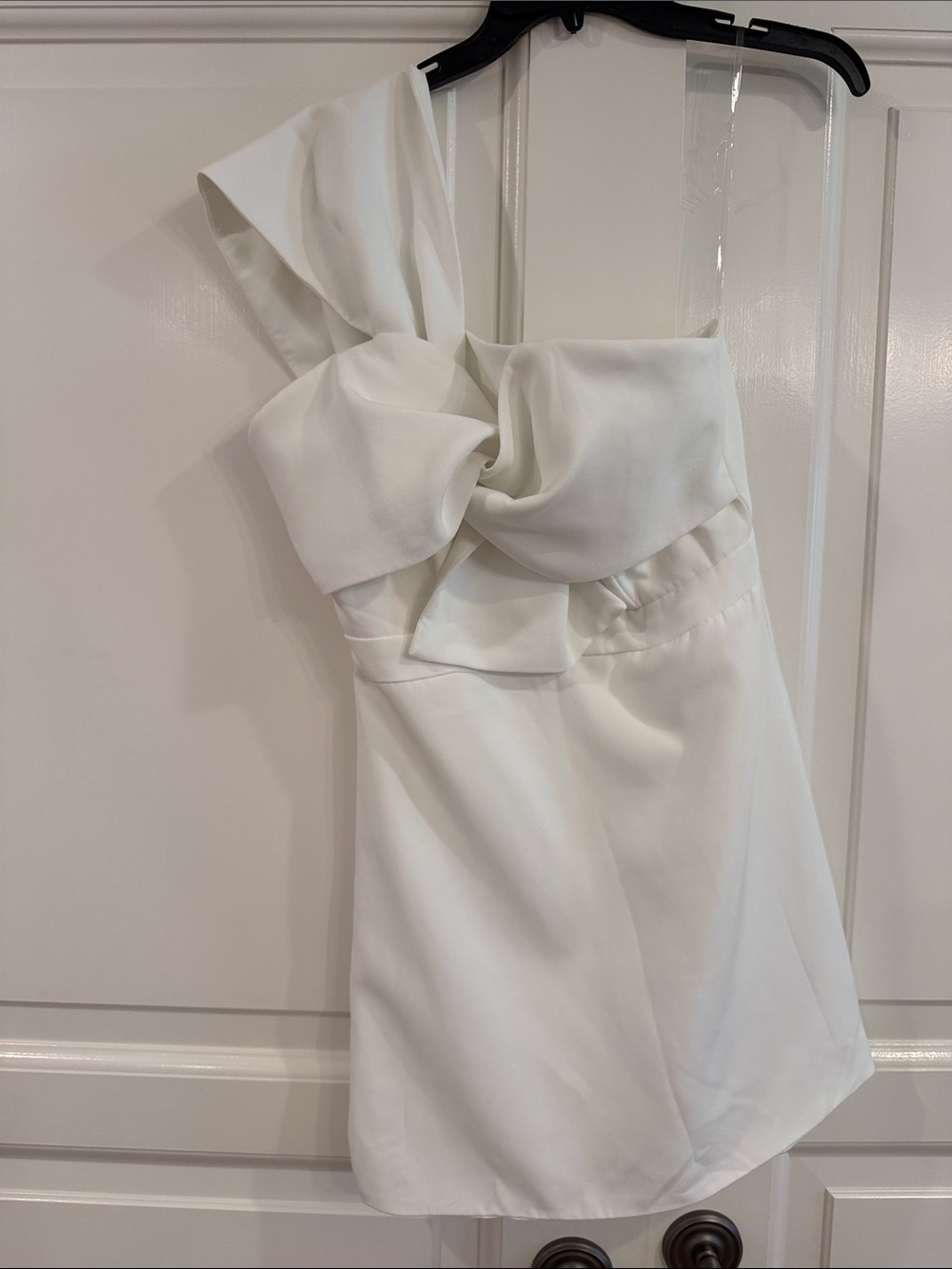 DO+BE White One-Shoulder Mini Dress with Sculptural Bow
